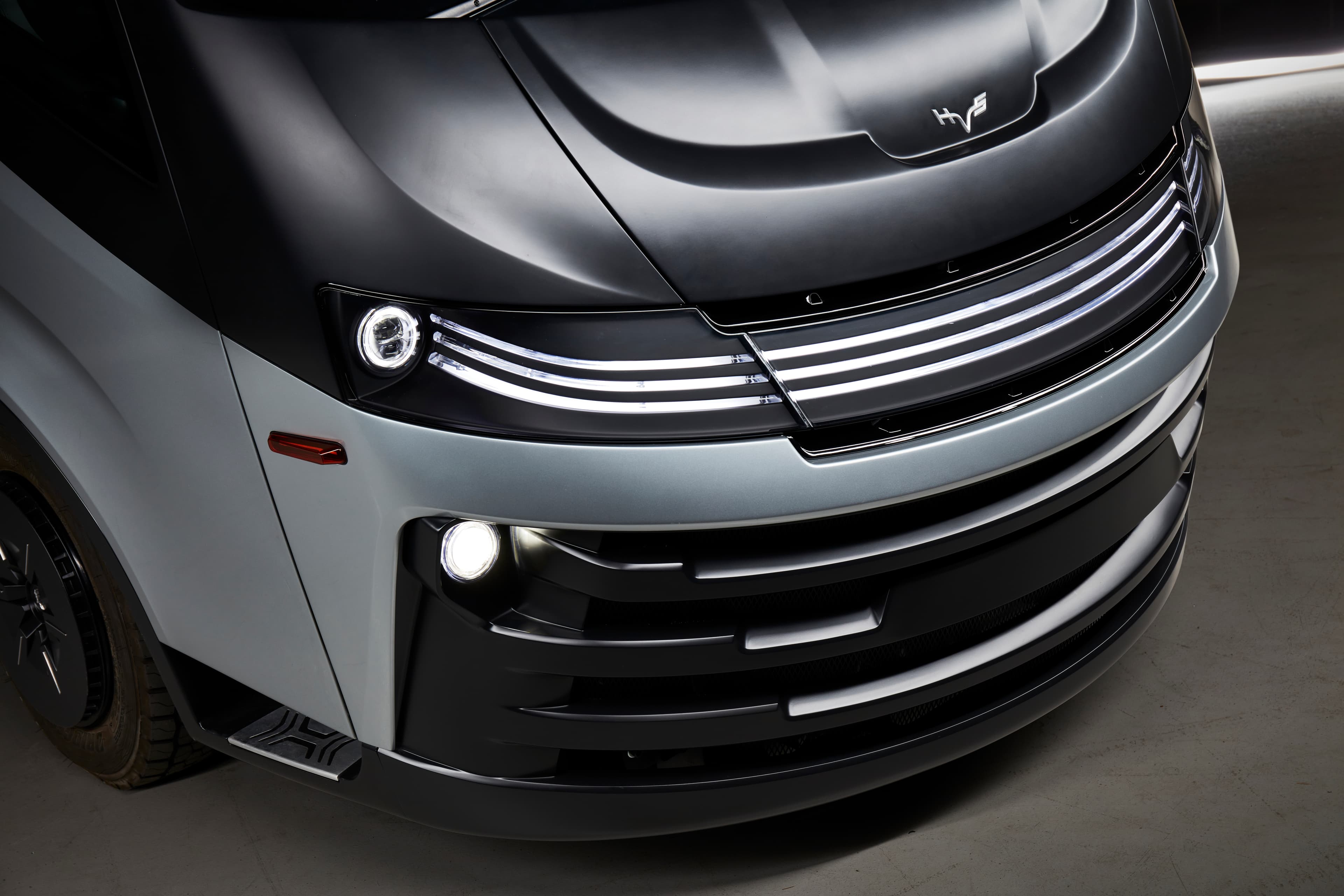 Space Like Hydrogen Tractor Unit Lands at CV Show