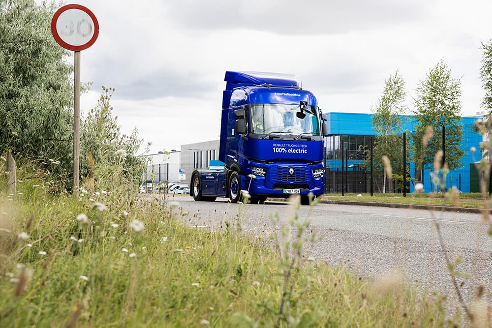 Renault Trucks celebrates the arrival of E-Tech tractor units at ZEHID Partner Day