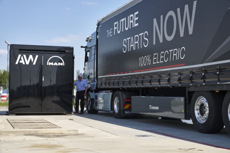 Smart Charging Cube: Exclusive offer for MAN customers