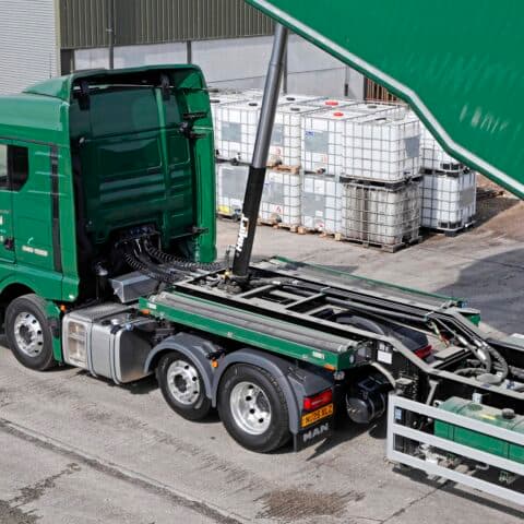 BESPOKE HARSH HYDRAULICS POWER UP H.WALTON’S LATEST TOP – SPEC MAN ARTIC TIPPER