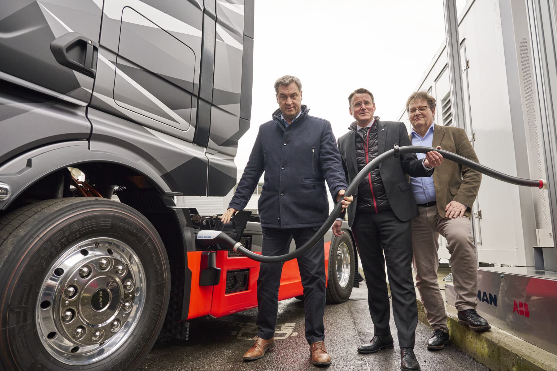 ABB E-mobility and MAN demonstrate megawatt charging on the eTruck for the first time.