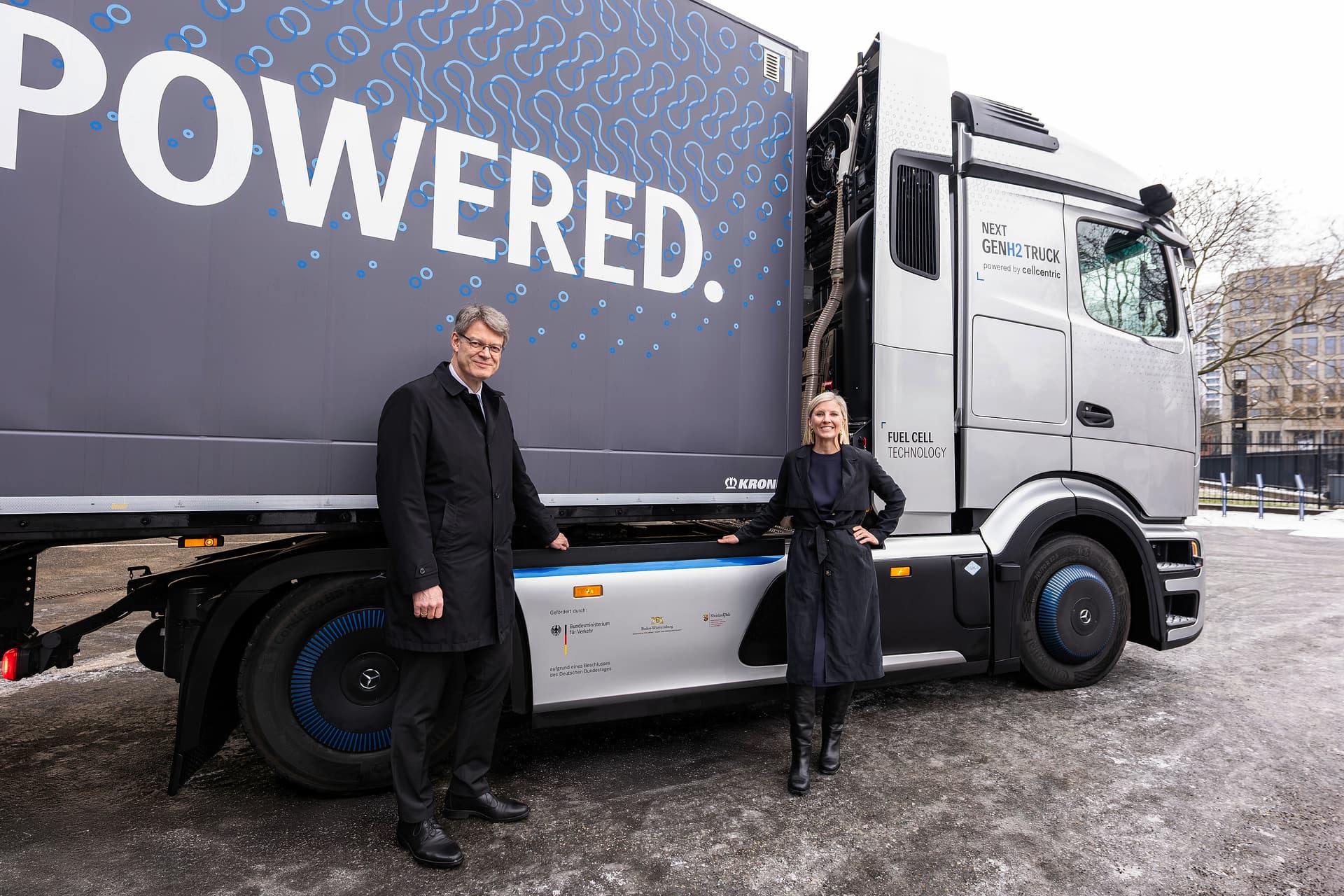 Visit to the Capital: Daimler Truck presents new fuel cell truck and emphasizes cooperation between politics and industry in decarbonization
