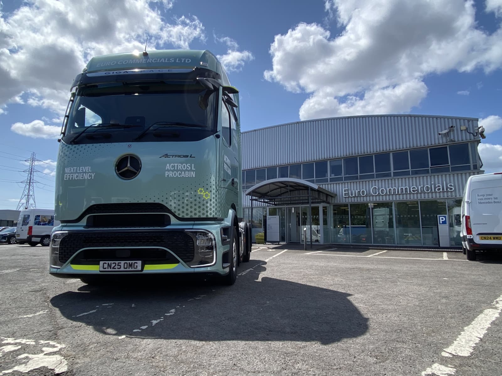 Exciting future for Daimler Truck UK as Euro Commercials extends its business across the border
