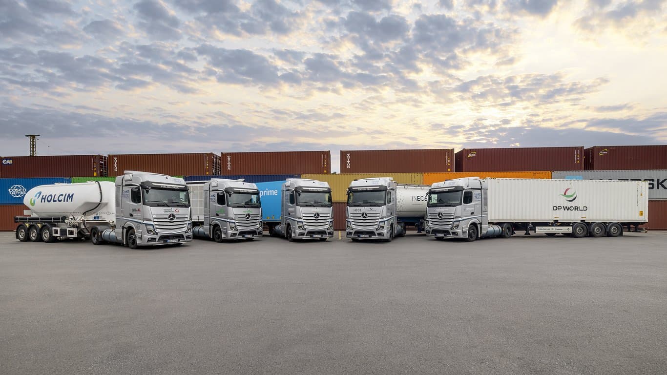 Five and a Half Times Around the World: Daimler Truck Fuel Cell Trucks Successfully Complete More Than 225,000 Kilometers in Real-World Customer Operations