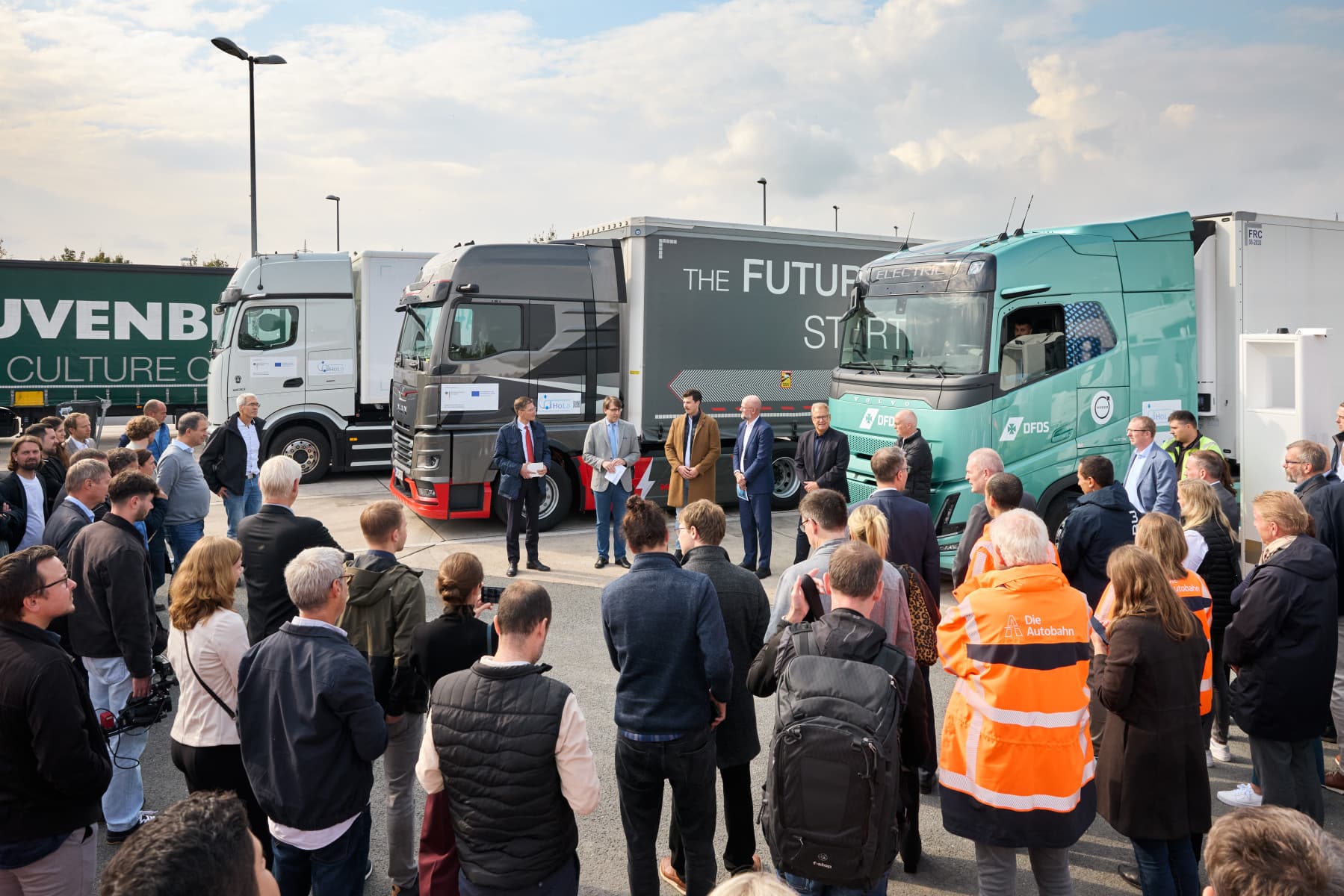 With MAN eTrucks: Duvenbeck and Hillert participate in high-performance charging project
