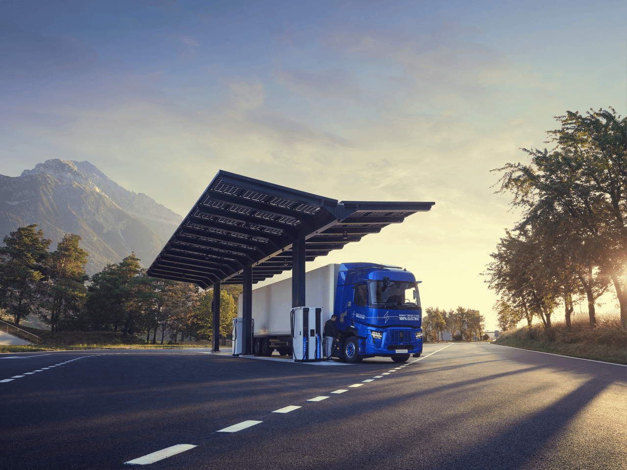 Renault Trucks maps public charging hubs for electric trucks in Europe