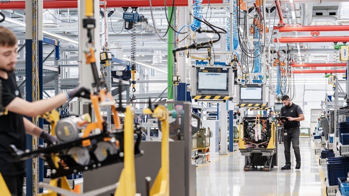 Production start for central eActros 600 component at the Mannheim plant: the front box