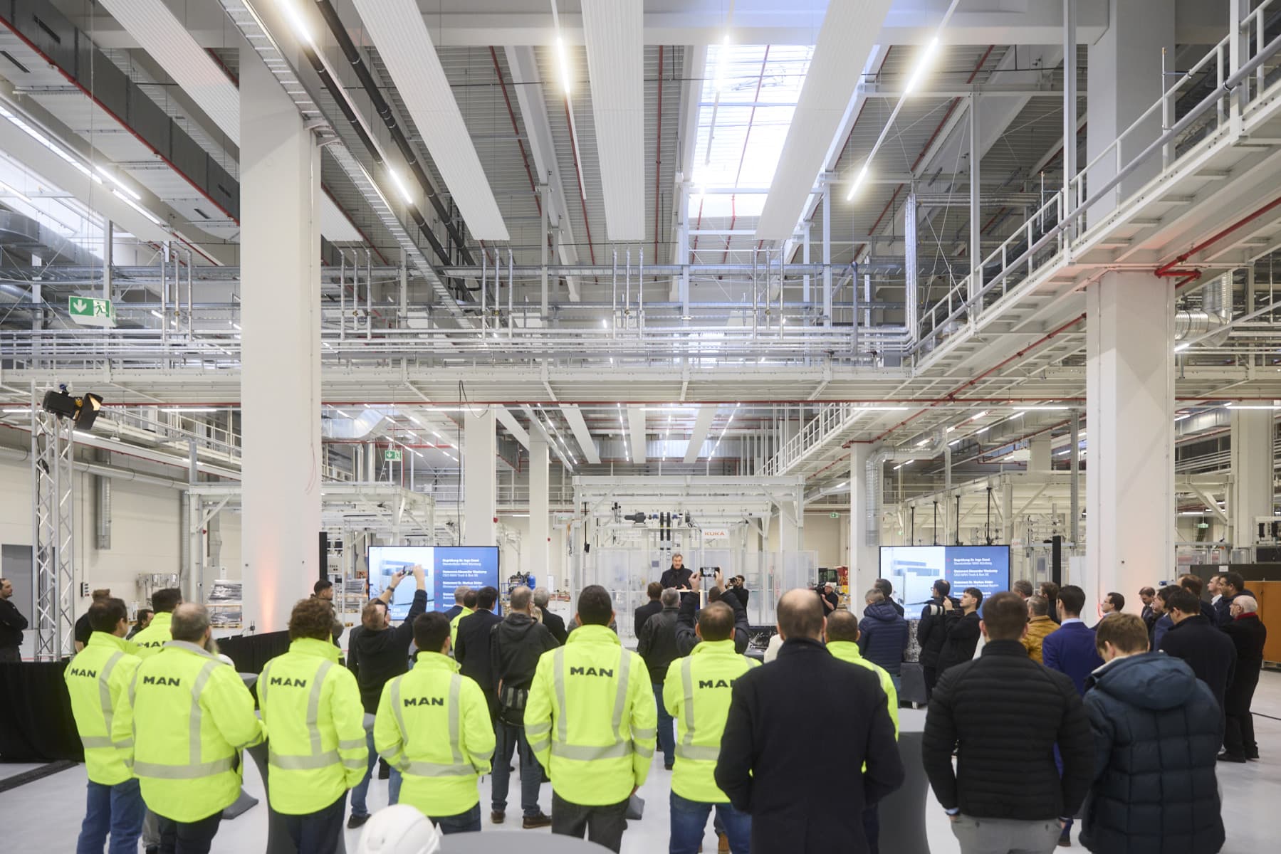 MAN celebrates topping-out ceremony for new battery production facility in Nuremberg