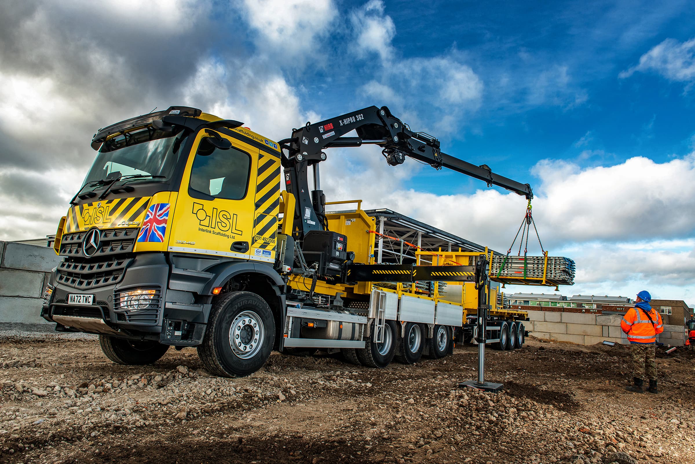 Interlink Scaffolding in Pole Position Thanks to Mercedes-Benz Arocs