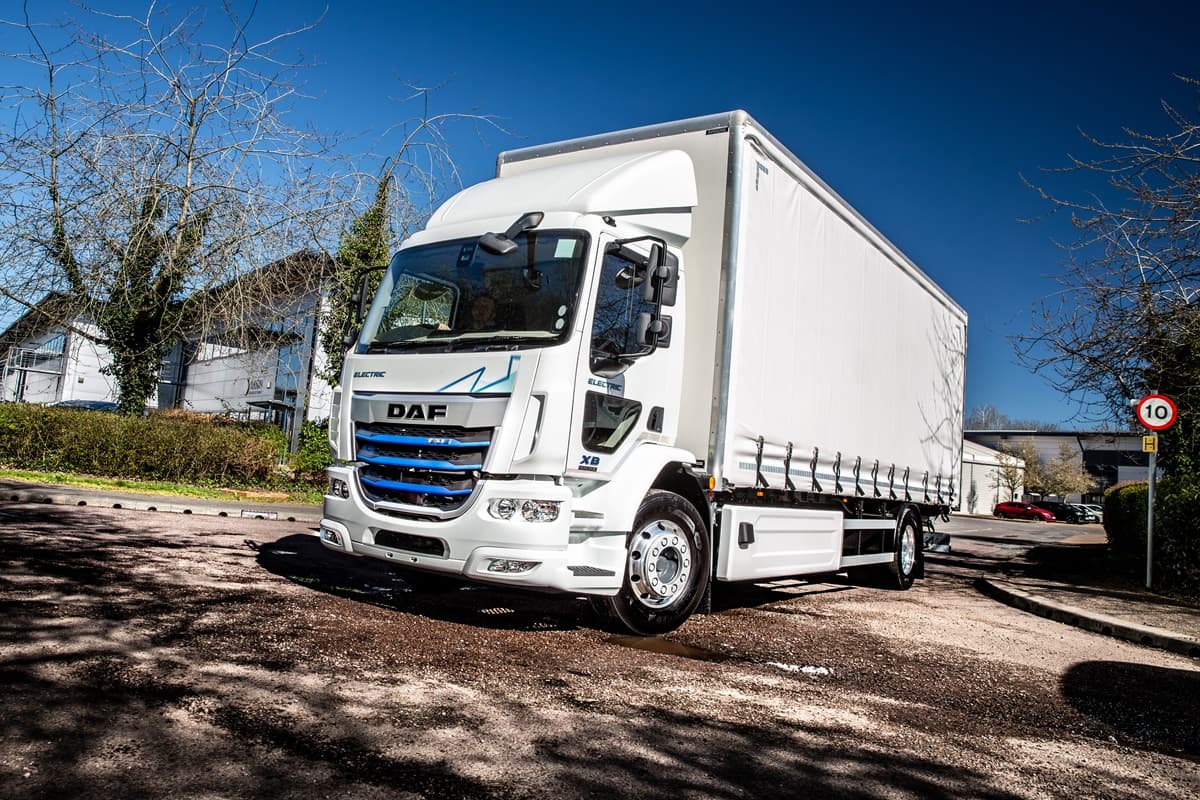 DAF Trucks celebrates Q1 EV market leadership with new plug-in finance deals