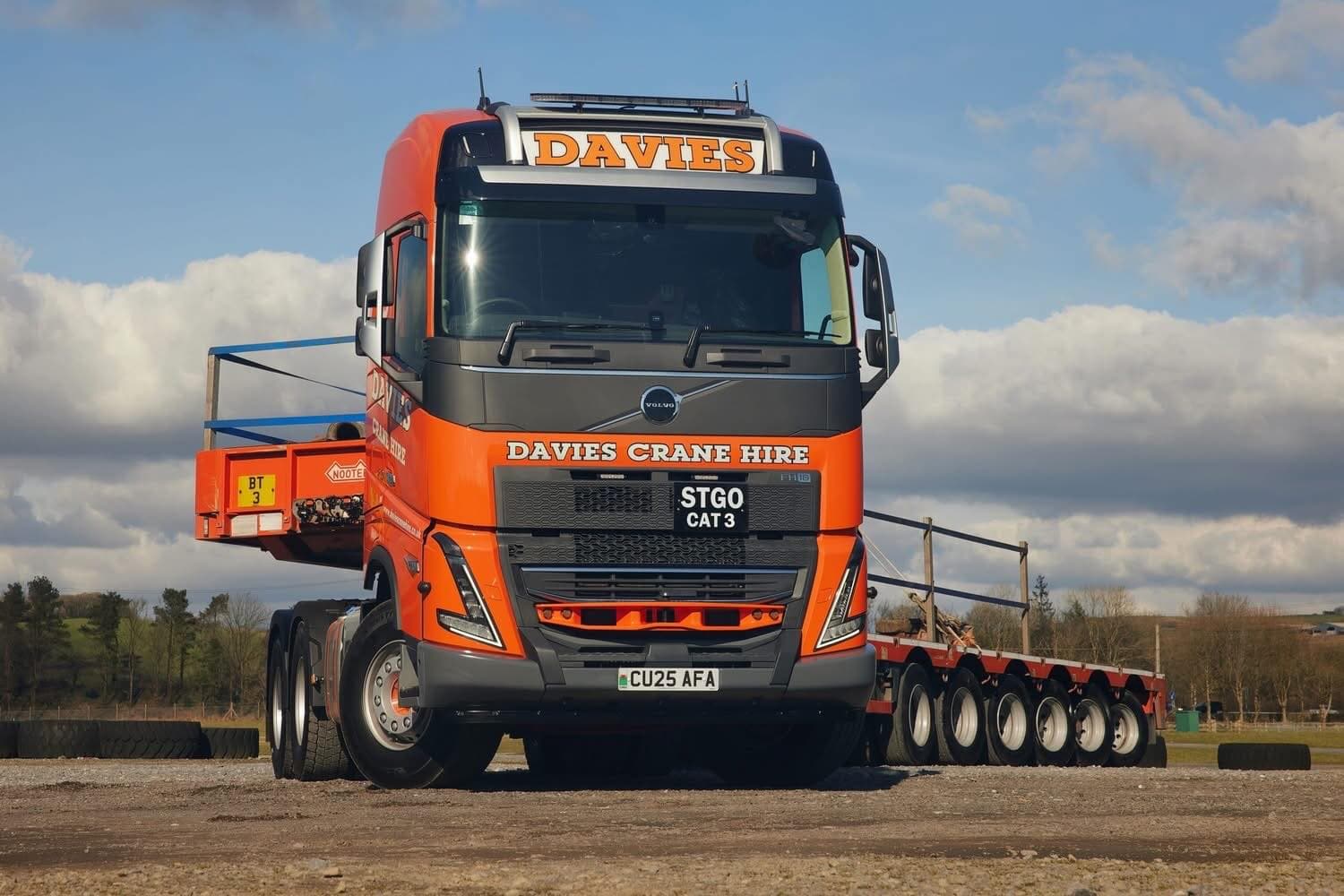 Davies Crane Hire returns to Volvo for huge 150-tonne FH16 780