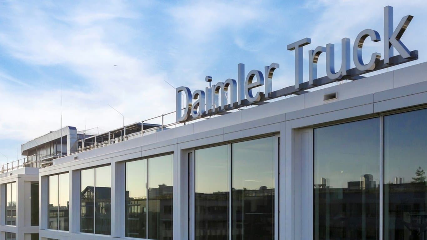 Daimler Truck with steady Q3 results: North America strong, Europe challenging