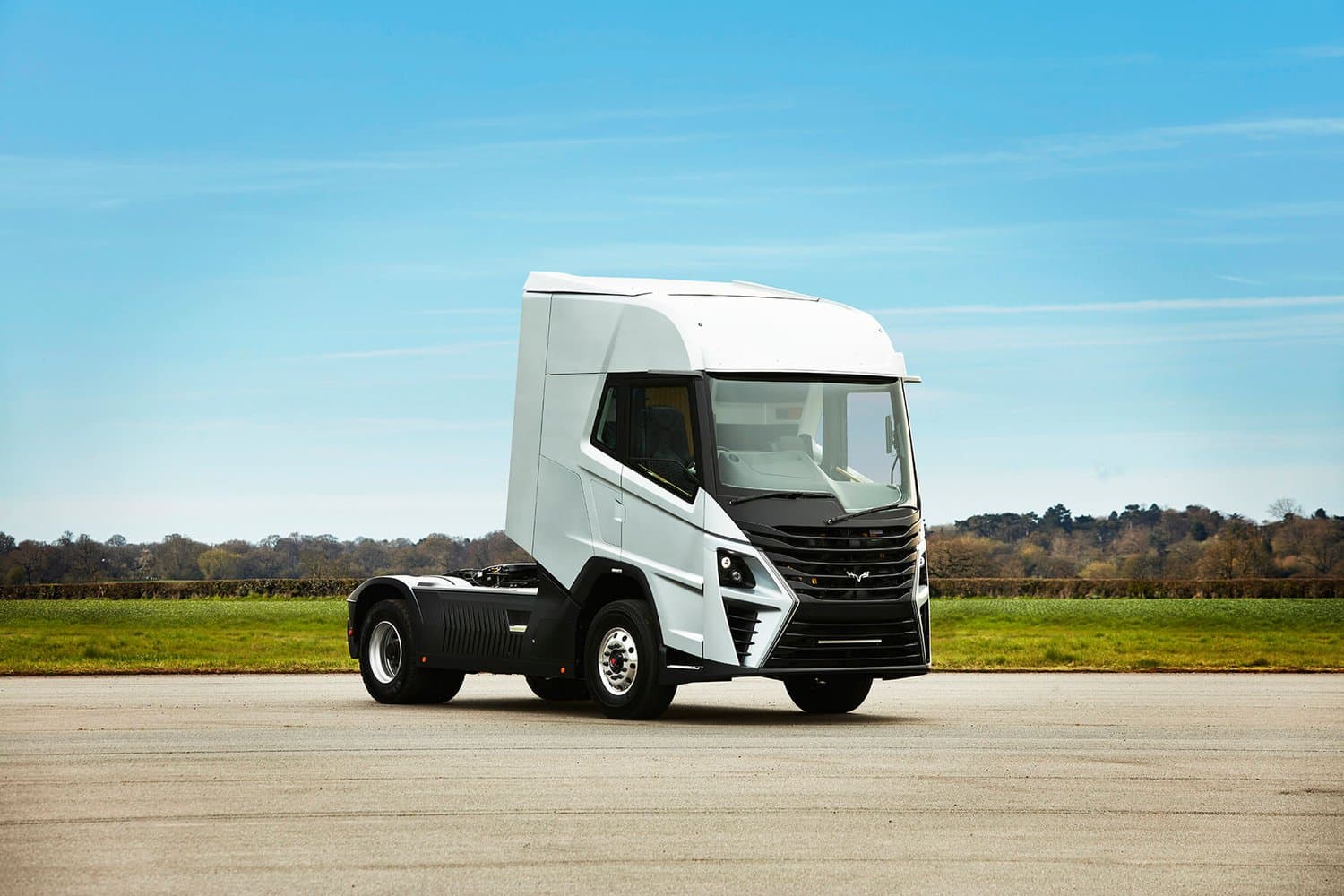 HVS UNVEILS UK’S FIRST ZERO-EMISSION HYDROGEN-ELECTRIC HGV WITH CLASS-LEADING 370 MILE RANGE
