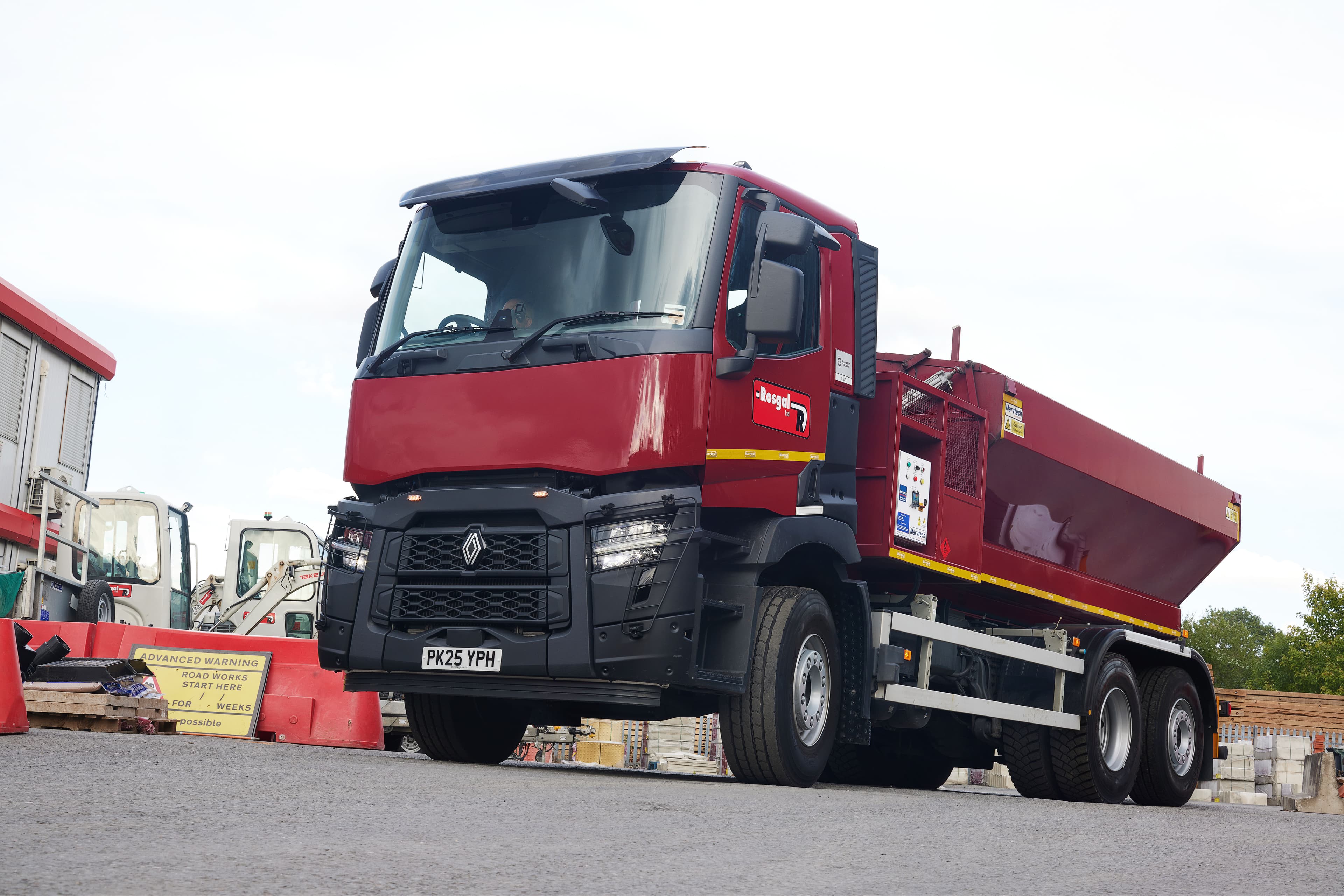 Rosgal strengthens green fleet strategy with new Renault Trucks hotbox