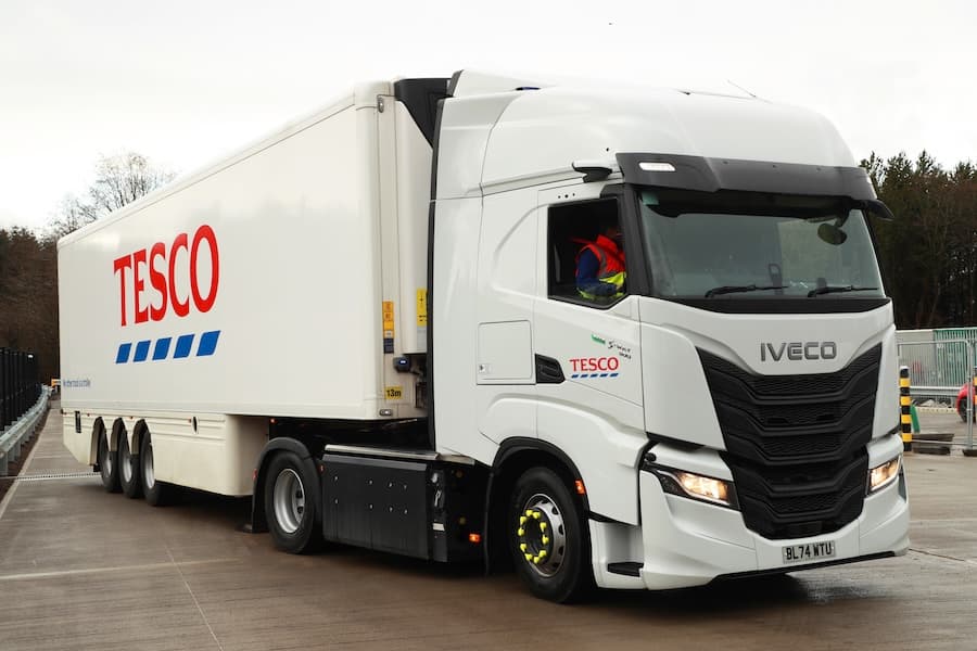 IVECO NEWS: Tesco takes delivery of 42 New IVECO S-Way Natural Gas trucks