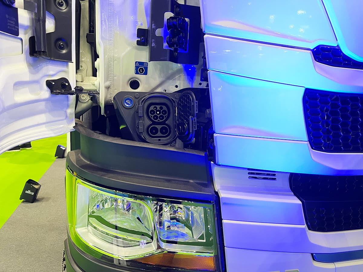 Truck industry urges technology-open transition as ZEV uptake stalls