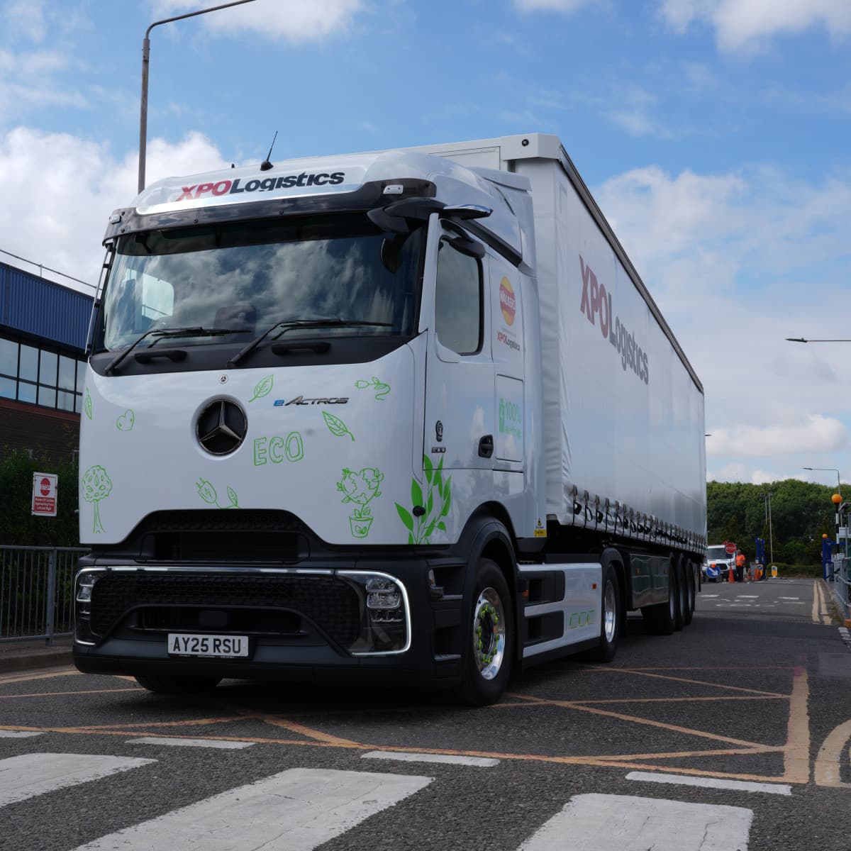 Mercedes-Benz Trucks powers XPO Logistics and PepsiCo toward zero emissions