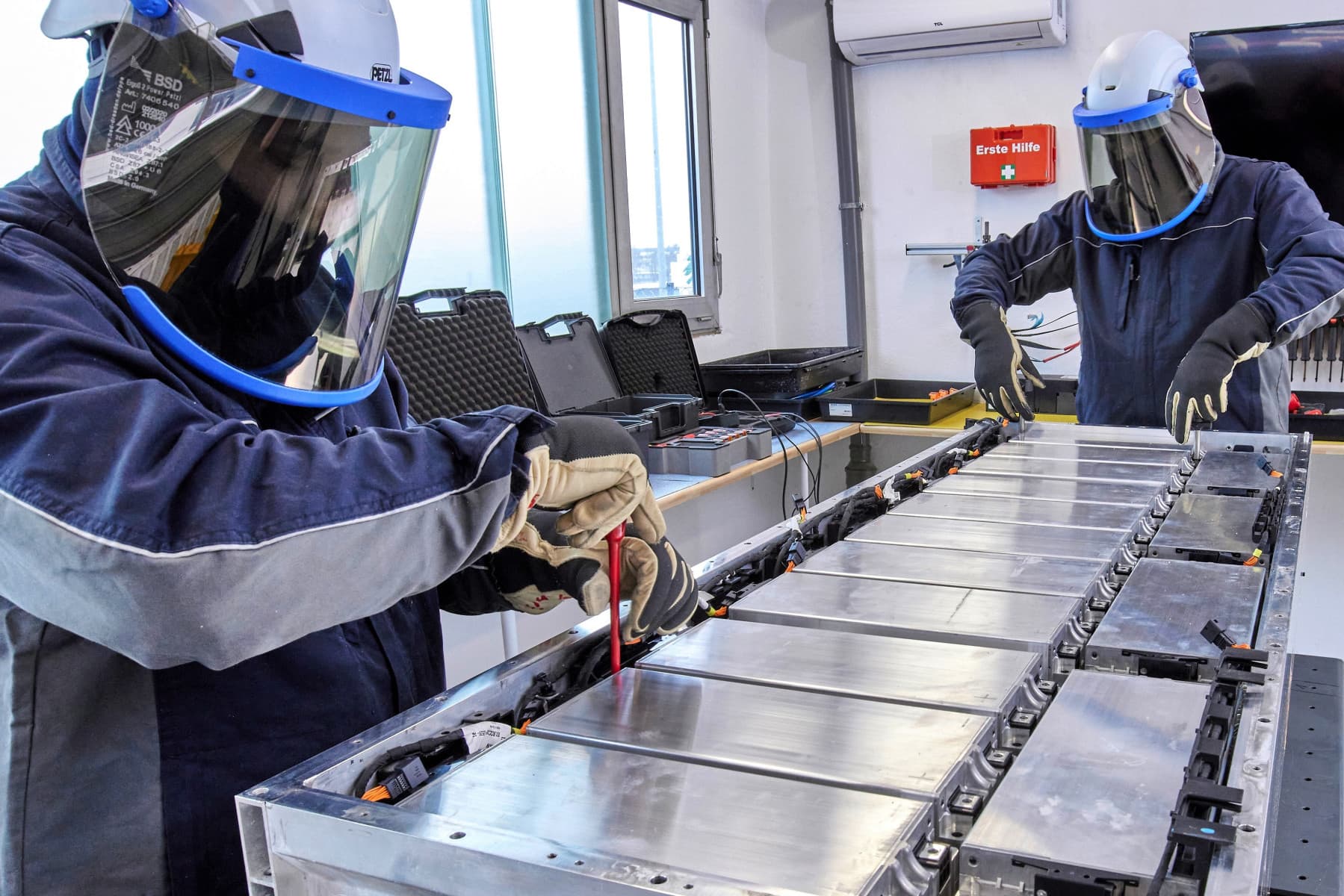MAN rolls out battery repair centres in Europe