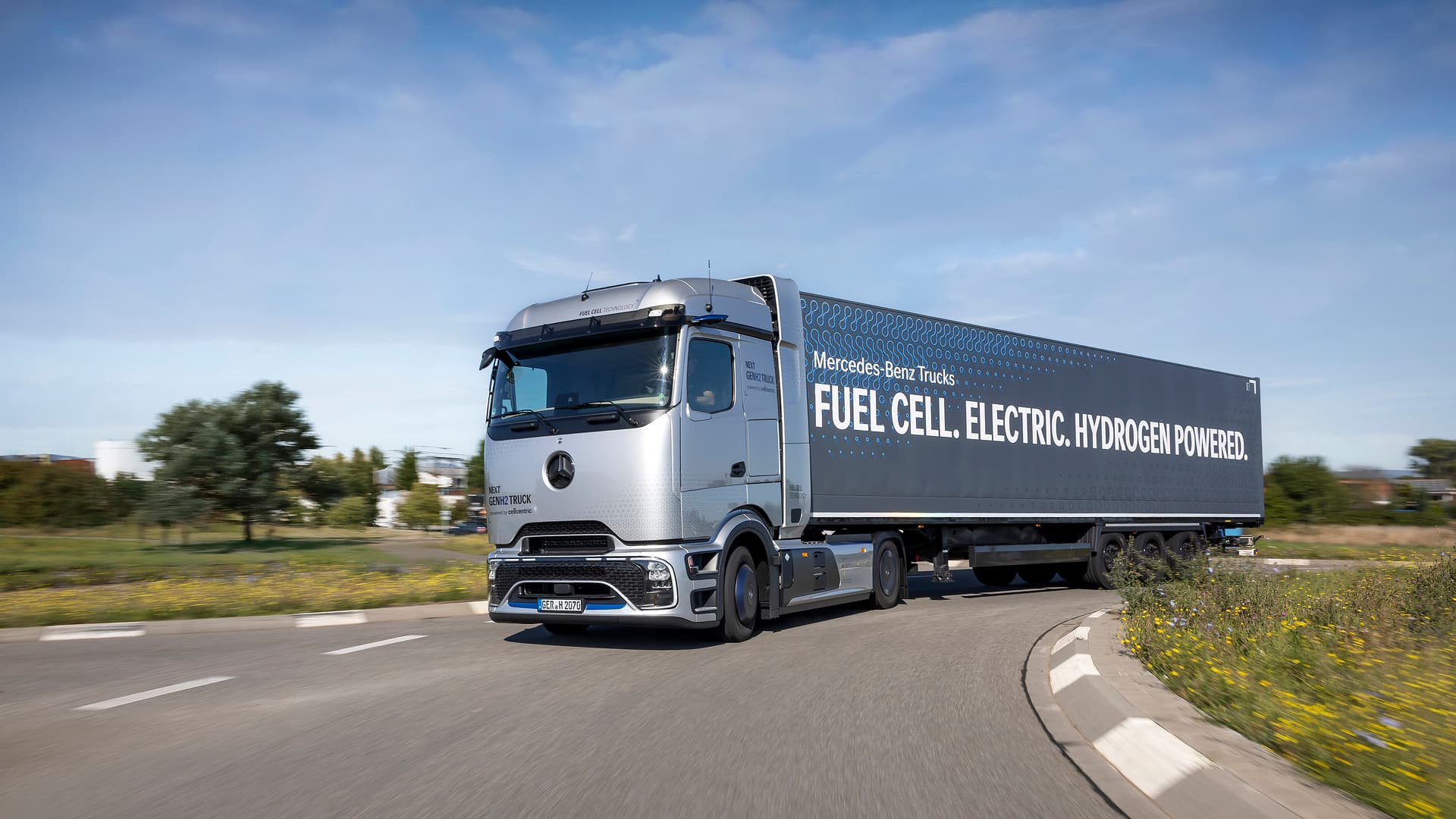 Daimler Truck presents Mercedes-Benz NextGenH2 Truck with small-series production planned from end of 2026