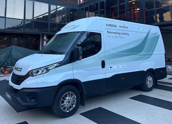 IVECO Advances Smart and Safe Road Mobility through V2X Technology in collaboration with Accenture