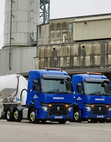 Vehicle specification and service cement conquest deal for Renault Trucks