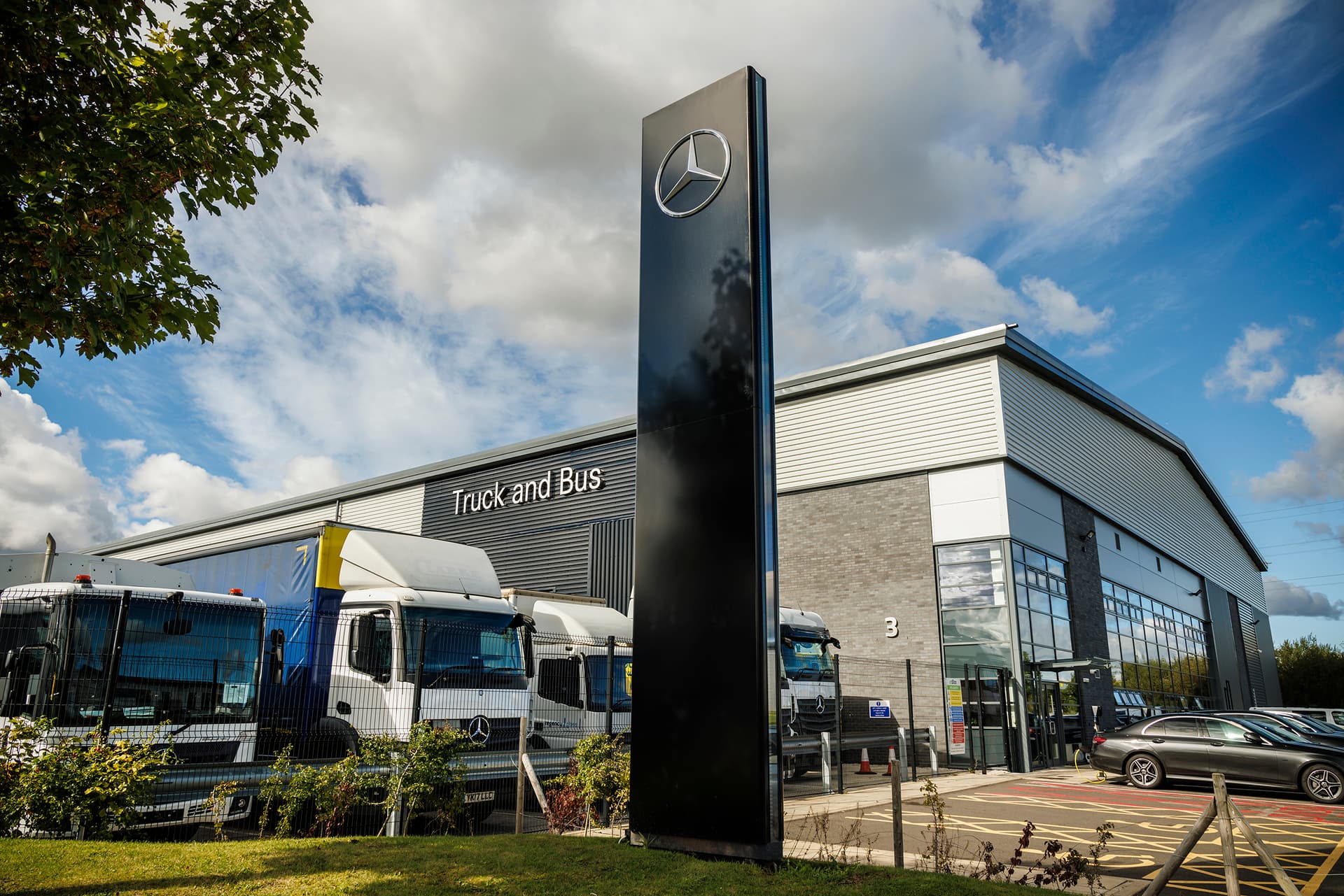 Daimler Truck strengthens its Own Retail Business in Europe: Expanding into the UK through the acquisition of eStar Truck & Van Ltd.