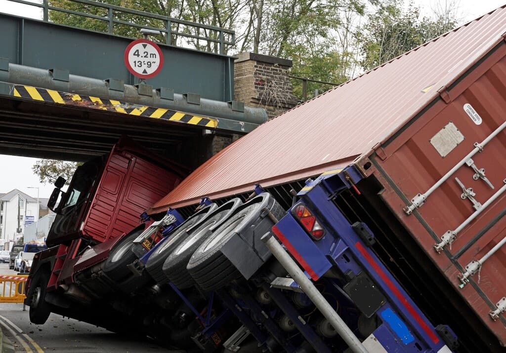 Durite introduces new AI Low Bridge Detection System at Road Transport Expo