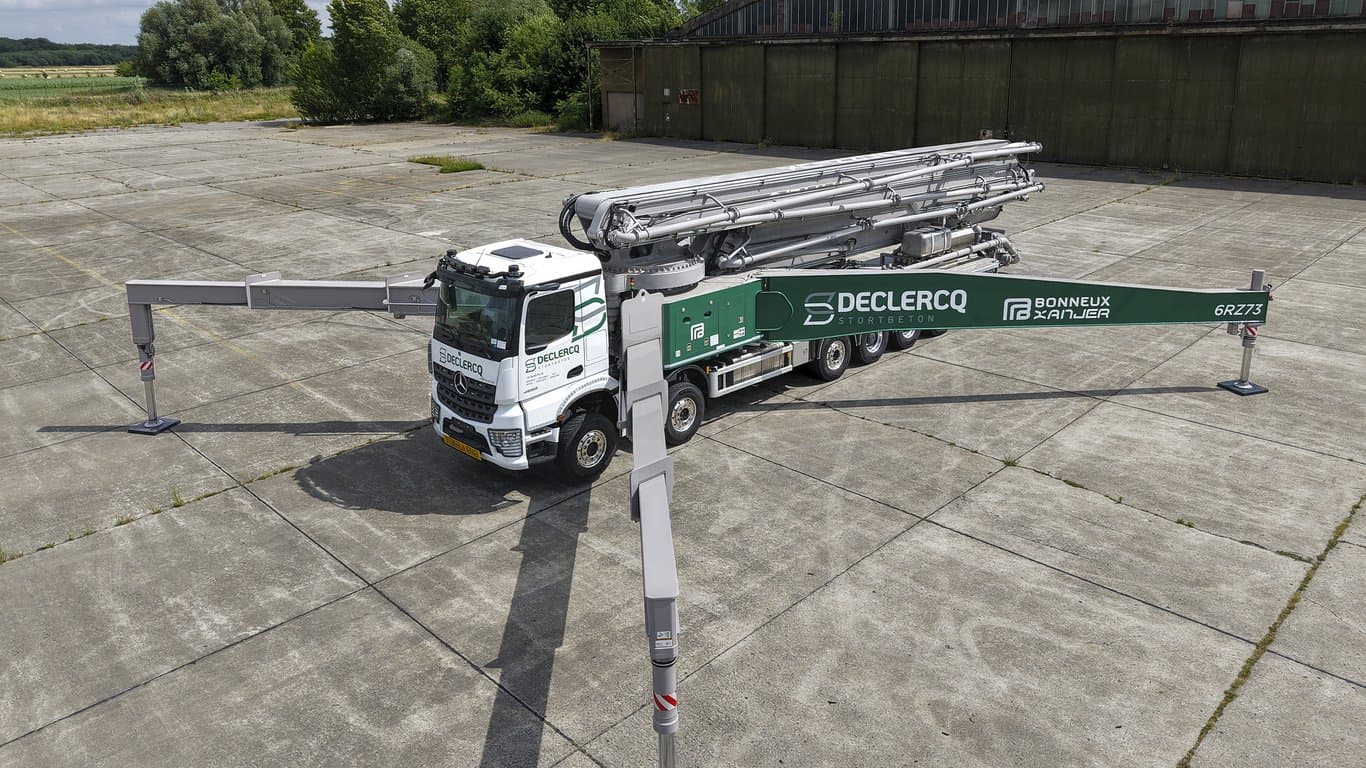 European premiere in Belgium: Giant concrete pump on a 7-axle Mercedes-Benz Arocs