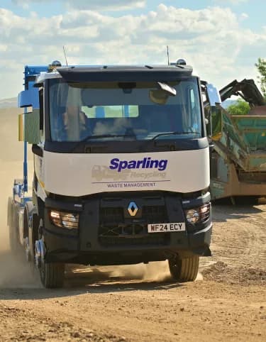 Sparling Recycling boosts fleet with new Renault Trucks hookloader