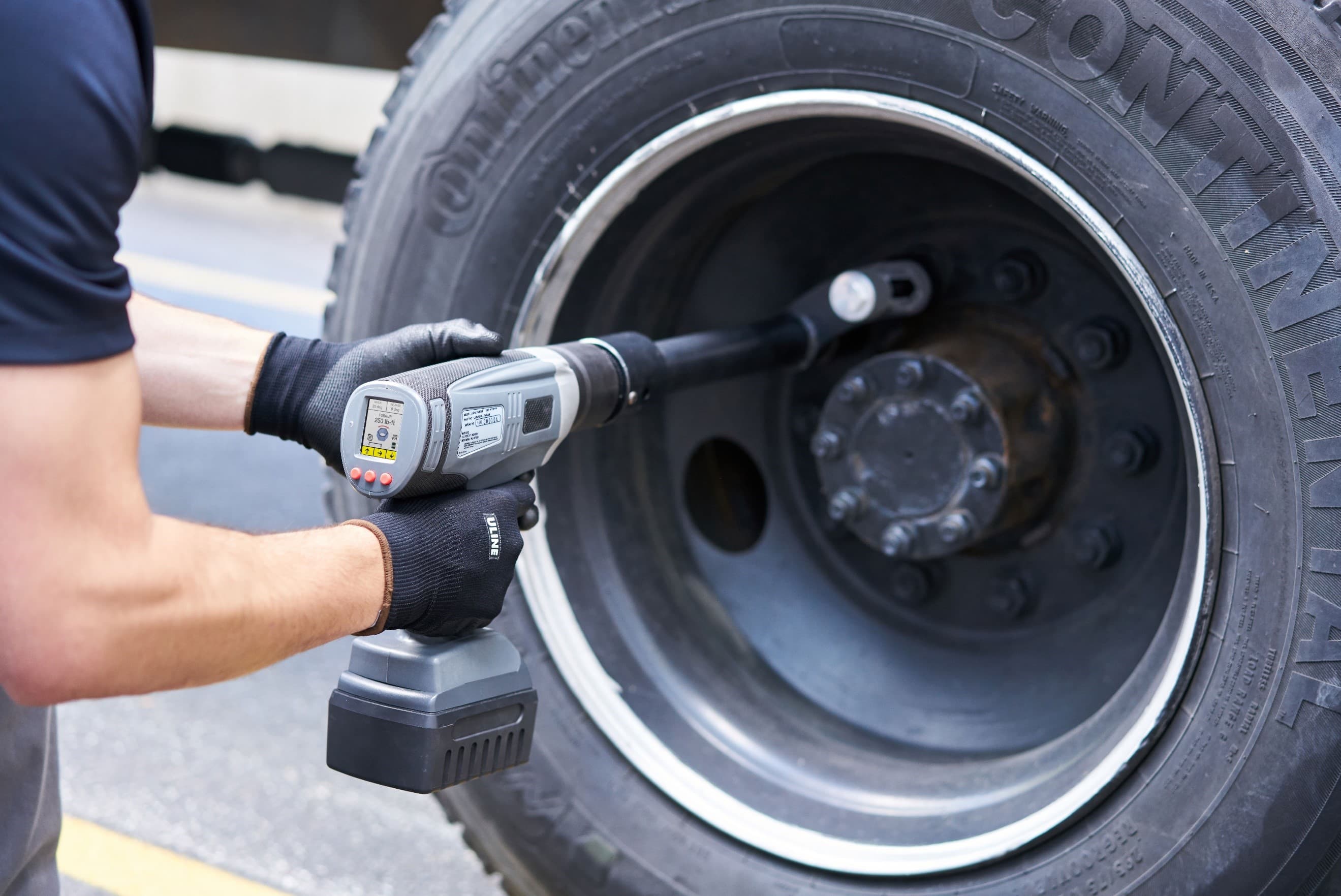 ENSURING SAFETY AND EFFICIENCY: 5 WHEEL INSTALLATION PITFALLS TO DODGE IN COMMERCIAL VEHICLES
