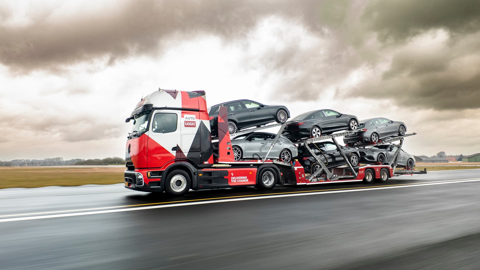 First eActros as a fully electric car transporter in Denmark
