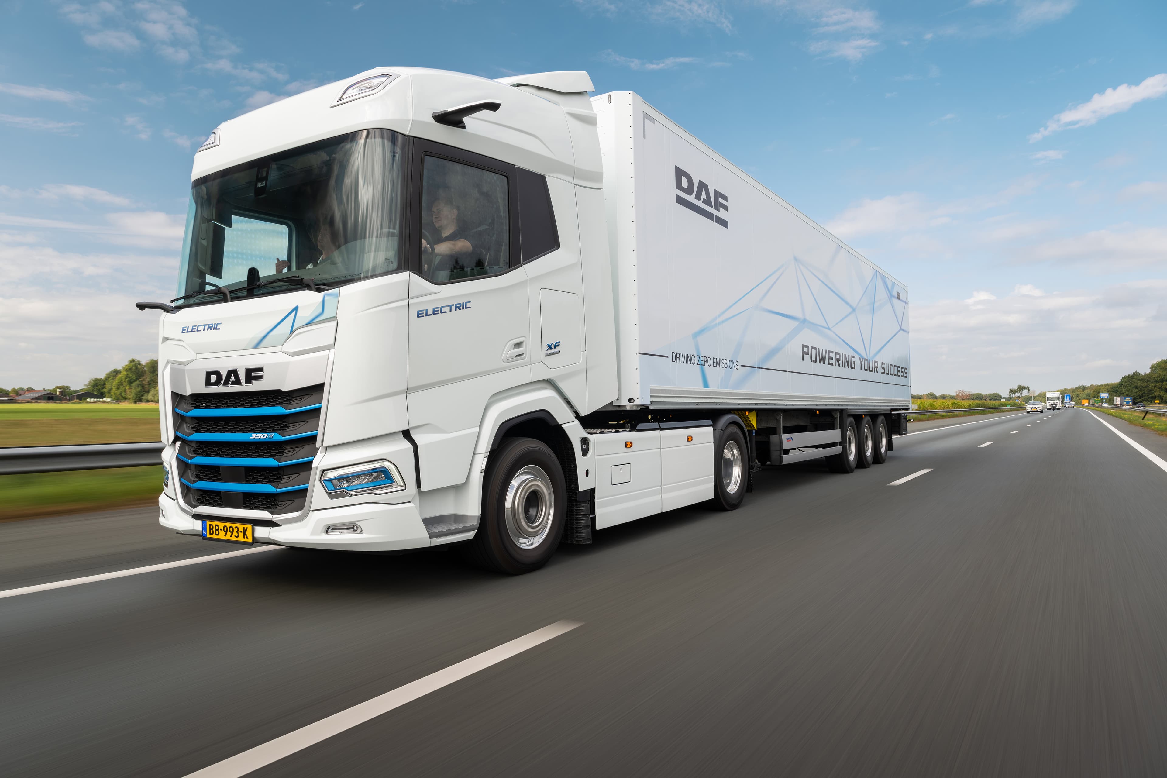 DAF XF Electric awarded ‘Eco-Friendly Truck of the Year’