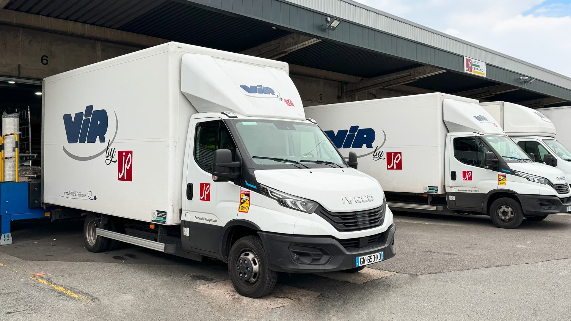 IVECO delivers 40 eDaily vehicles to VIR by JP, a subsidiary of the Jacky Perrenot Group