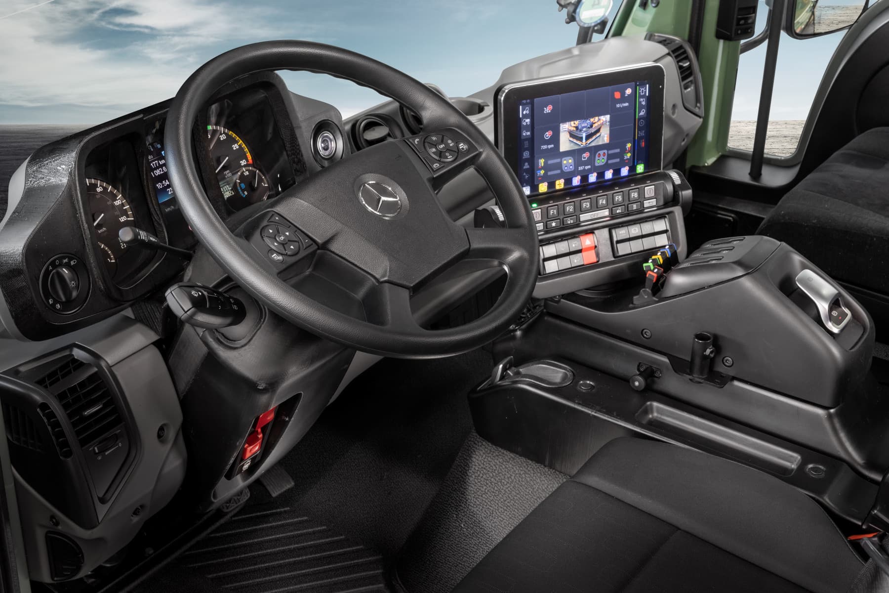 New UNI-TOUCH operating system for the Mercedes-Benz Unimog implement carrier