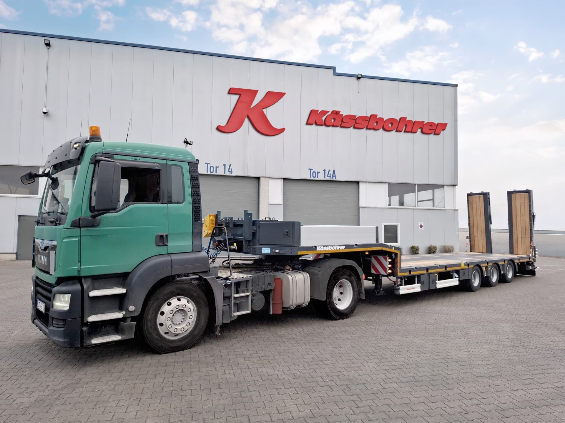 Löwenbad GmbH & Co. KG Enhances Fleet with Kässbohrer’s Precisely Engineered Lowbed Trailer