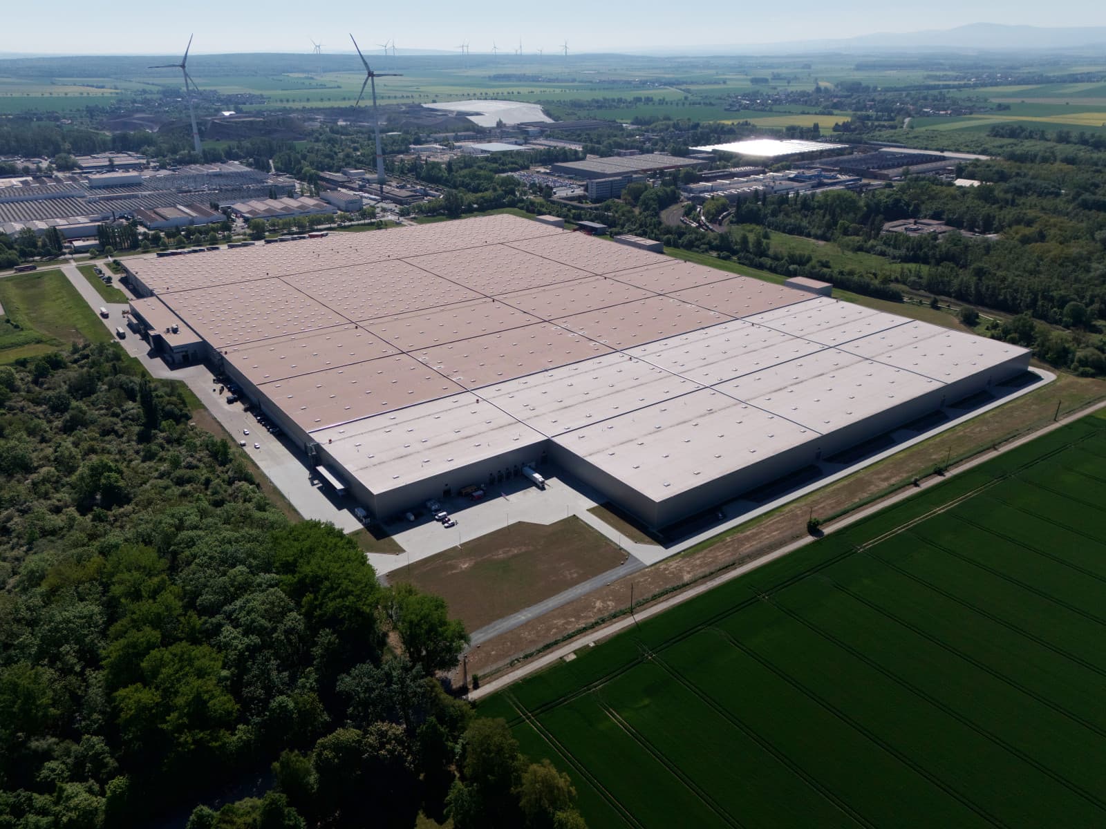 For e-mobility, hydrogen and diesel – MAN Logistics Center Salzgitter grows by 30 percent