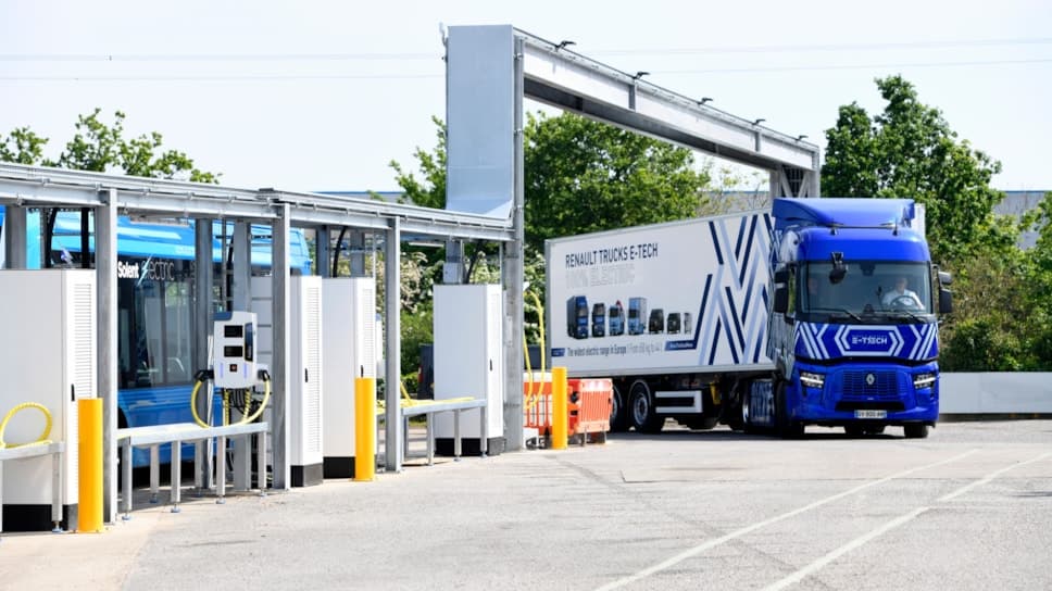 First Bus powers up Renault Trucks' electric truck tour