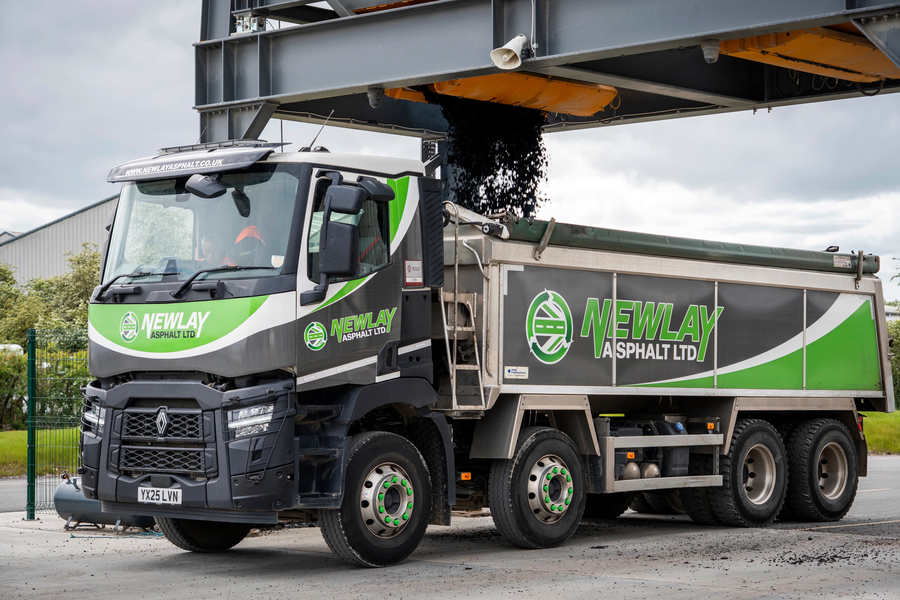 Newlay Asphalt adds eight Renault Trucks C 430 8x4s after second-site expansion