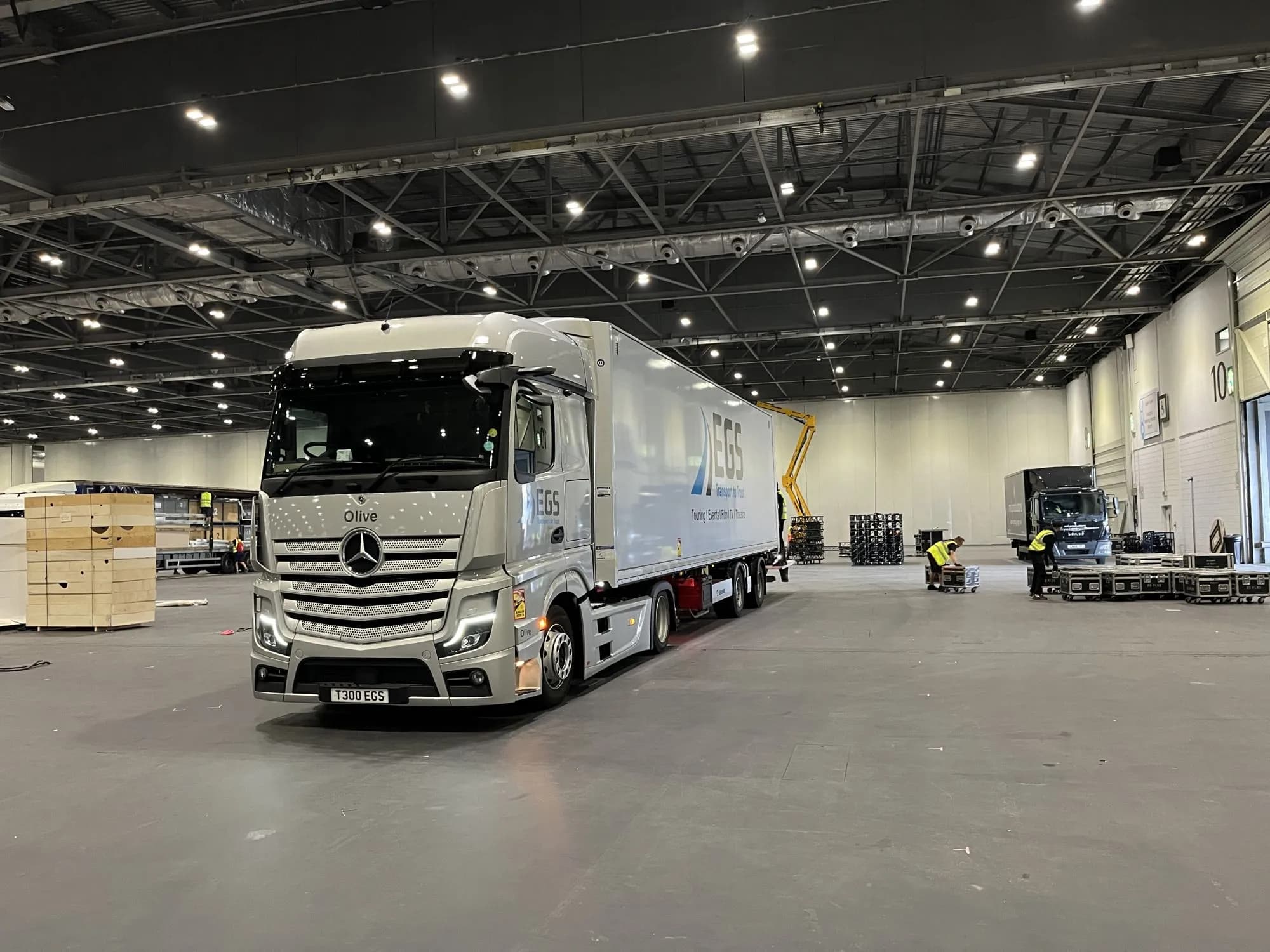 Show transporter saves costs and carbon with Krone Mega City trailer