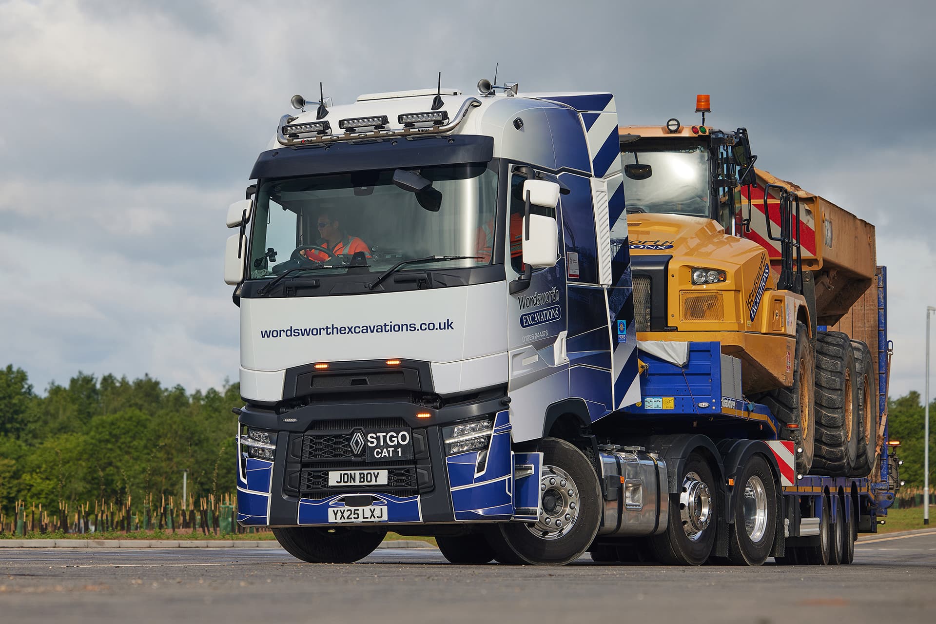 Wordsworth Excavations strengthens heavy-haulage fleet with new Renault Trucks T High 65-tonner from Thompson Commercials
