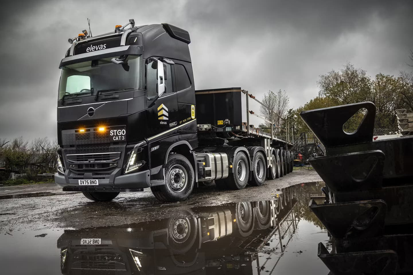 Elevas expands heavy haulage fleet with three Volvo FH16 780 tractor units