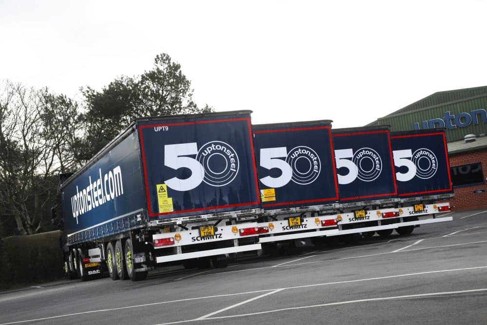 CUSTOM-BUILT CURTAINSIDERS FROM SCHMITZ CARGOBULL STRENGTHEN UPTONSTEEL’S FLEET